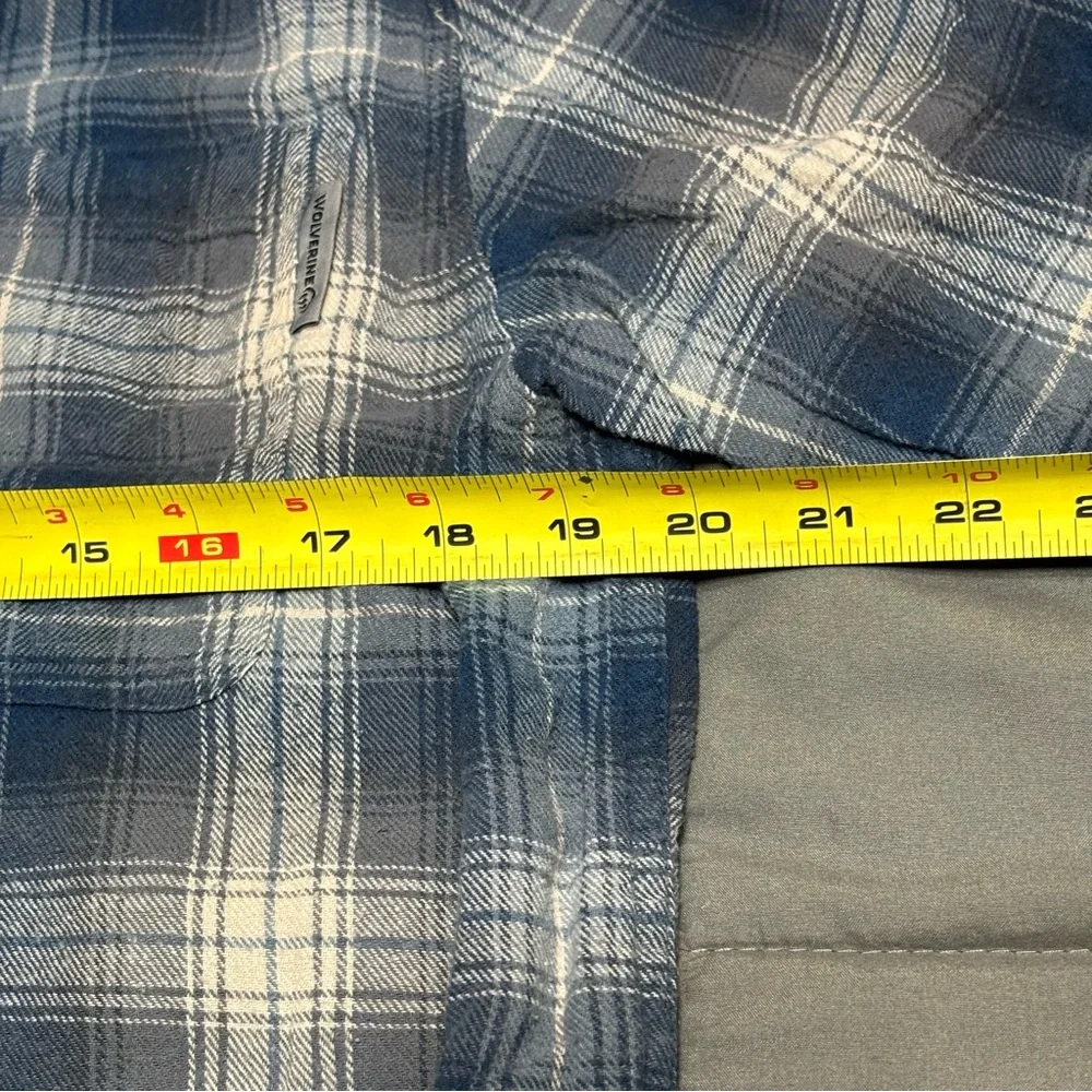 Wolverine men’s size L rn 19414 flannel style button‎ up